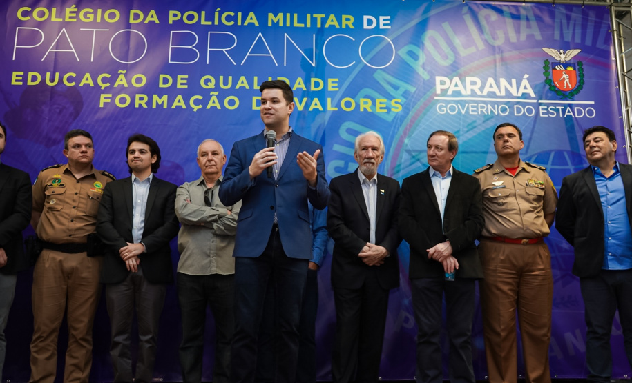O Governo do Paraná deu início nesta quarta-feira (25) ao processo de implantação do Colégio da Polícia Militar de Pato Branco, que vai ocupar a estrutura do atual Colégio Estadual La Salle