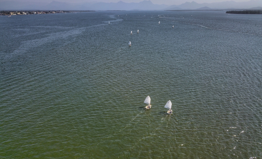Nesta etapa dos lindeiros serão disputadas canoagem de velocidade, corrida de aventura, vôlei de praia, canoagem slalom, paraquedismo, vela, skate, beach soccer, handebol de areia, pesca, futevôlei, corrida rústica. Haverá também a Maratona Internacional de Foz, uma realização do Serviço Social do Comércio (Sesc) do Paraná, que deverá reunir 4 mil atletas. A largada será domingo (29). Foto: José Fernando Ogura/AEN
