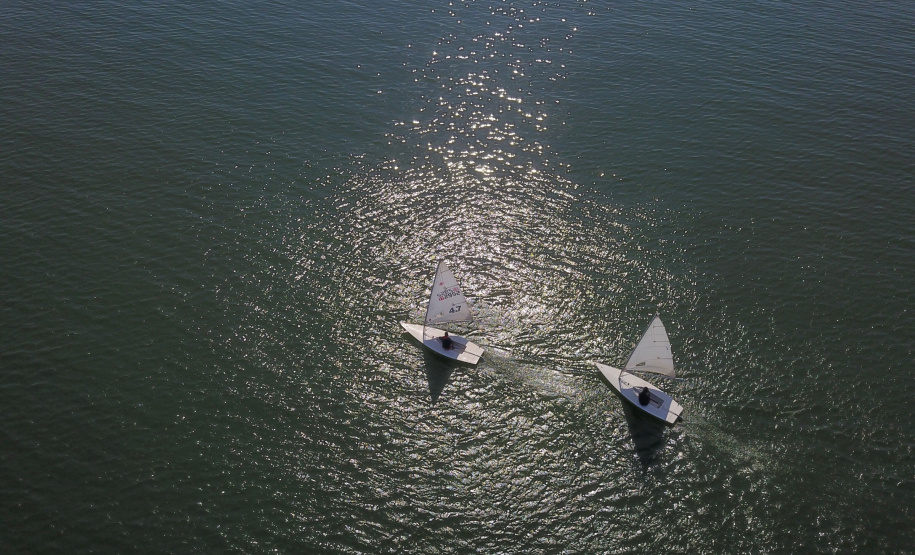 Nesta etapa dos lindeiros serão disputadas canoagem de velocidade, corrida de aventura, vôlei de praia, canoagem slalom, paraquedismo, vela, skate, beach soccer, handebol de areia, pesca, futevôlei, corrida rústica. Haverá também a Maratona Internacional de Foz, uma realização do Serviço Social do Comércio (Sesc) do Paraná, que deverá reunir 4 mil atletas. A largada será domingo (29). Foto: José Fernando Ogura/AEN