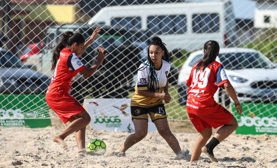 Nesta etapa dos lindeiros serão disputadas canoagem de velocidade, corrida de aventura, vôlei de praia, canoagem slalom, paraquedismo, vela, skate, beach soccer, handebol de areia, pesca, futevôlei, corrida rústica. Haverá também a Maratona Internacional de Foz, uma realização do Serviço Social do Comércio (Sesc) do Paraná, que deverá reunir 4 mil atletas. A largada será domingo (29). Foto: Geraldo Bubniak//AEN
