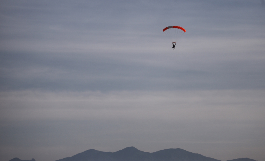 Nesta etapa dos lindeiros serão disputadas canoagem de velocidade, corrida de aventura, vôlei de praia, canoagem slalom, paraquedismo, vela, skate, beach soccer, handebol de areia, pesca, futevôlei, corrida rústica. Haverá também a Maratona Internacional de Foz, uma realização do Serviço Social do Comércio (Sesc) do Paraná, que deverá reunir 4 mil atletas. A largada será domingo (29). Foto: José Fernando Ogura/AEN Foto: José Fernando Ogura/AEN