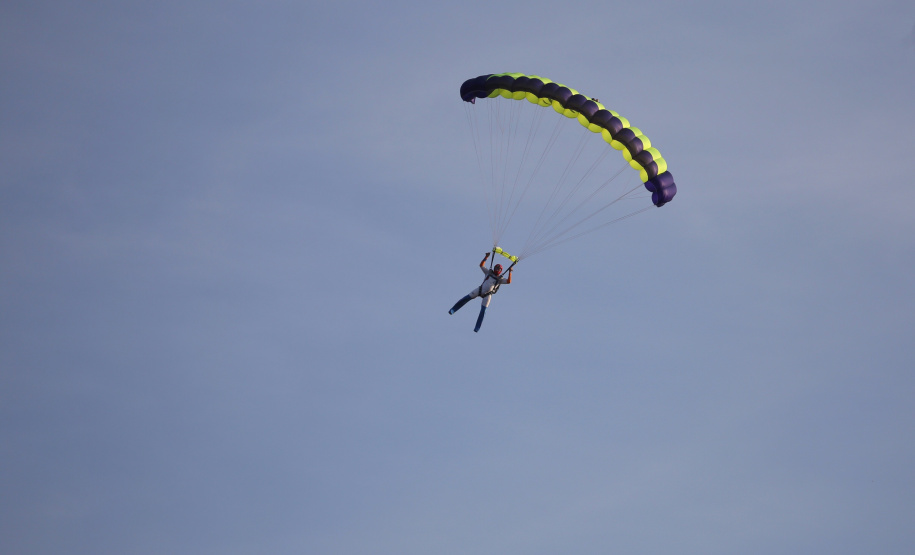 Nesta etapa dos lindeiros serão disputadas canoagem de velocidade, corrida de aventura, vôlei de praia, canoagem slalom, paraquedismo, vela, skate, beach soccer, handebol de areia, pesca, futevôlei, corrida rústica. Haverá também a Maratona Internacional de Foz, uma realização do Serviço Social do Comércio (Sesc) do Paraná, que deverá reunir 4 mil atletas. A largada será domingo (29). Foto: José Fernando Ogura/AENFoto: José Fernando Ogura/AEN