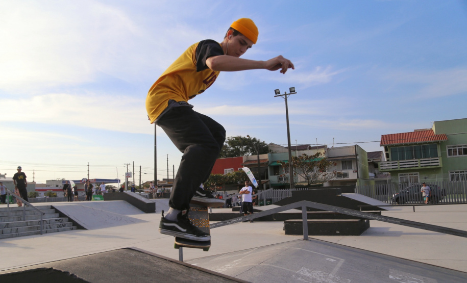 Nesta etapa dos lindeiros serão disputadas canoagem de velocidade, corrida de aventura, vôlei de praia, canoagem slalom, paraquedismo, vela, skate, beach soccer, handebol de areia, pesca, futevôlei, corrida rústica. Haverá também a Maratona Internacional de Foz, uma realização do Serviço Social do Comércio (Sesc) do Paraná, que deverá reunir 4 mil atletas. A largada será domingo (29). Foto: Gilson Abreu/AEN