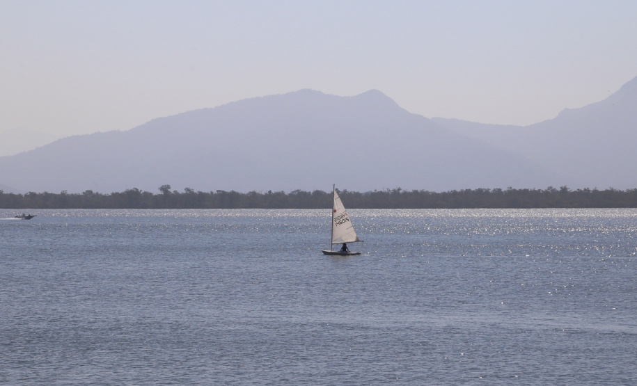 Nesta etapa dos lindeiros serão disputadas canoagem de velocidade, corrida de aventura, vôlei de praia, canoagem slalom, paraquedismo, vela, skate, beach soccer, handebol de areia, pesca, futevôlei, corrida rústica. Haverá também a Maratona Internacional de Foz, uma realização do Serviço Social do Comércio (Sesc) do Paraná, que deverá reunir 4 mil atletas. A largada será domingo (29). Foto: José fernando Ogura/AEN