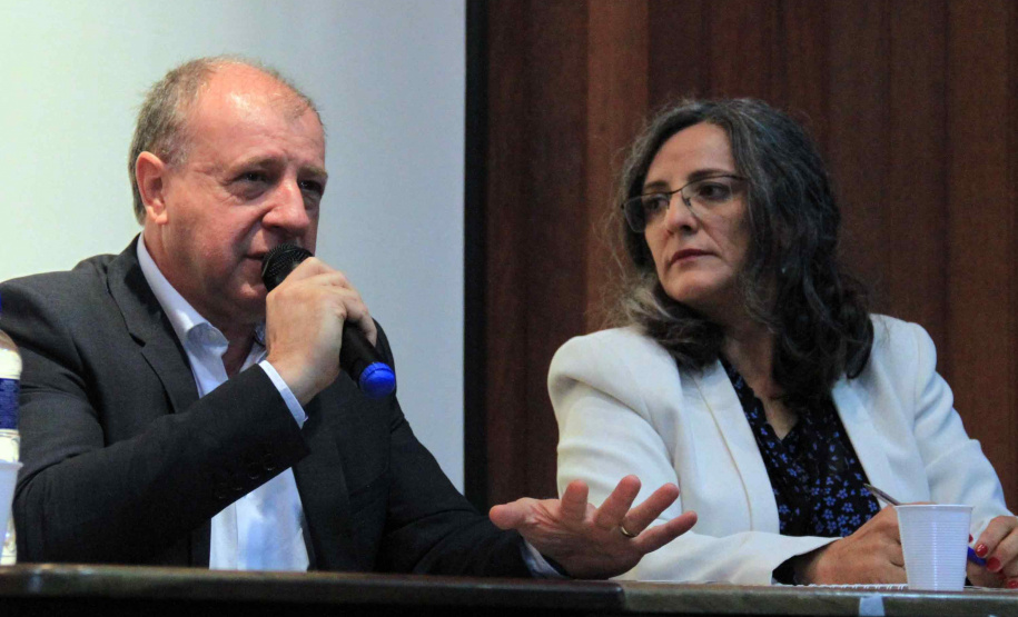 O secretário estadual do Desenvolvimento Urbano e de Obras Públicas, João Carlos Ortega, falou nesta quarta-feira (25) no Fórum “Regiões Metropolitanas do Paraná”, no Auditório do Simepar, sobre o trabalho realizado no Paraná e as perspectivas do Planejamento Regional Integrado e, ainda, as polêmicas sobre as oito regiões metropolitanas do Paraná.