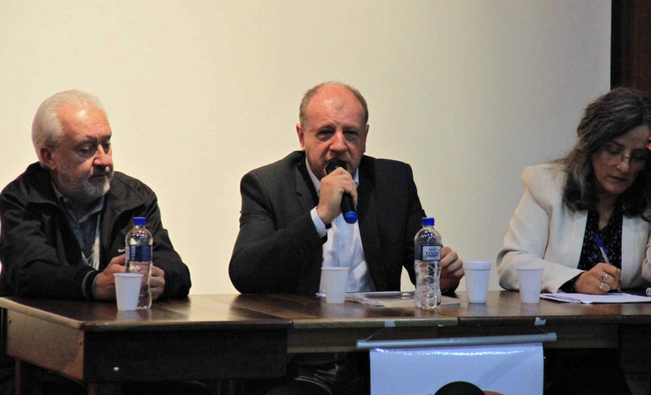 O secretário estadual do Desenvolvimento Urbano e de Obras Públicas, João Carlos Ortega, falou nesta quarta-feira (25) no Fórum “Regiões Metropolitanas do Paraná”, no Auditório do Simepar, sobre o trabalho realizado no Paraná e as perspectivas do Planejamento Regional Integrado e, ainda, as polêmicas sobre as oito regiões metropolitanas do Paraná.