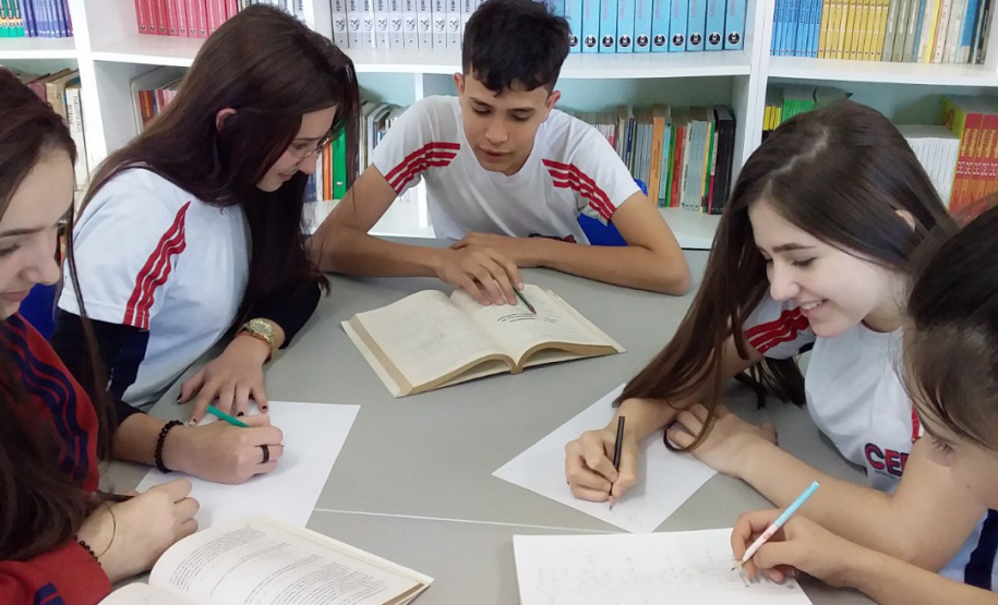 O Governo do Estado enviou para votação na Assembleia Legislativa o projeto de lei que propõe a instituição do Programa de Intercâmbio Internacional Ganhando o Mundo, da Secretaria de Estado da Educação e do Esporte. O projeto foi encaminhado ao Legislativo na quarta-feira (25).