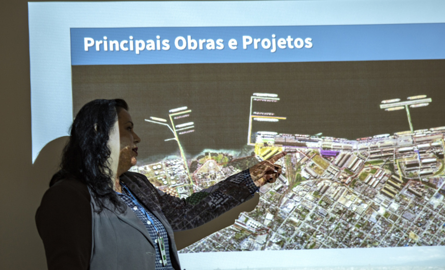 A empresa pública Portos do Paraná finalizou, esta semana, a integração de 28 novos empregados públicos habilitados nos concursos de 2016 e 2017. Todos eles receberam orientações sobre a história dos portos de Paranaguá e Antonina, perímetro do porto organizado, movimentações de cargas, operações, rotinas, situação jurídica da empresa, segurança no trabalho e preservação do meio ambiente, atribuições das diversas áreas.