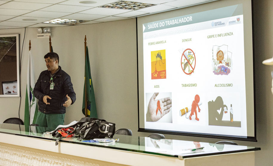 A empresa pública Portos do Paraná finalizou, esta semana, a integração de 28 novos empregados públicos habilitados nos concursos de 2016 e 2017. Todos eles receberam orientações sobre a história dos portos de Paranaguá e Antonina, perímetro do porto organizado, movimentações de cargas, operações, rotinas, situação jurídica da empresa, segurança no trabalho e preservação do meio ambiente, atribuições das diversas áreas.