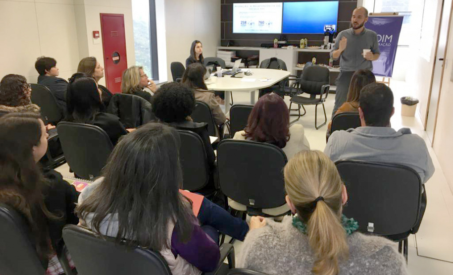 A Secretaria de Estado da Justiça, Família e Trabalho e a Organização Internacional para as Migrações (OIM), da Organização das Nações Unidas (ONU), promoveram nesta quinta-feira (26) uma oficina de formação para assistência ao migrante. Participaram gestores estaduais e federais que atendem migrantes em todo o Paraná. Foto:Divulgação/SEJUF