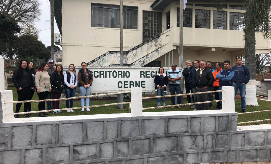 Servidores prestes a se aposentar no Departamento de Estradas de Rodagem (DER) tiveram a oportunidade nunca antes dada pela administração estadual. Eles e todos que trabalham nas unidades do Paraná participaram da primeira fase da implantação do Programa de Integração e Compliance, desenvolvido pela Controladoria-Geral do Estado, que consiste em entrevistas para mapeamento de riscos ao serviço público. Foto: Divulgação/CGE