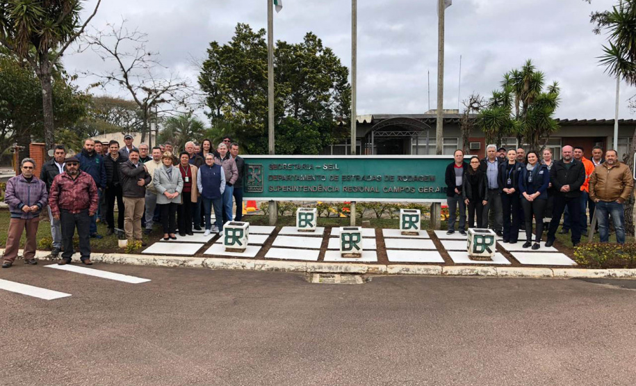 Servidores prestes a se aposentar no Departamento de Estradas de Rodagem (DER) tiveram a oportunidade nunca antes dada pela administração estadual. Eles e todos que trabalham nas unidades do Paraná participaram da primeira fase da implantação do Programa de Integração e Compliance, desenvolvido pela Controladoria-Geral do Estado, que consiste em entrevistas para mapeamento de riscos ao serviço público. Foto: Divulgação/CGE