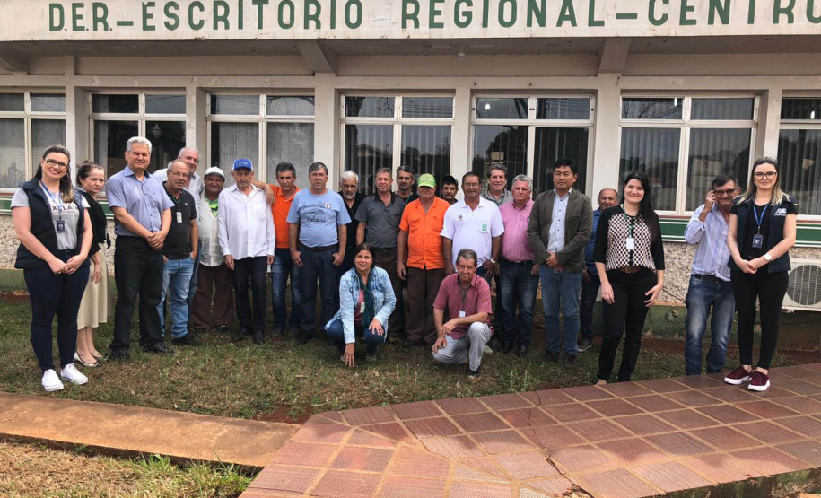 Servidores prestes a se aposentar no Departamento de Estradas de Rodagem (DER) tiveram a oportunidade nunca antes dada pela administração estadual. Eles e todos que trabalham nas unidades do Paraná participaram da primeira fase da implantação do Programa de Integração e Compliance, desenvolvido pela Controladoria-Geral do Estado, que consiste em entrevistas para mapeamento de riscos ao serviço público. Foto: Divulgação/CGE