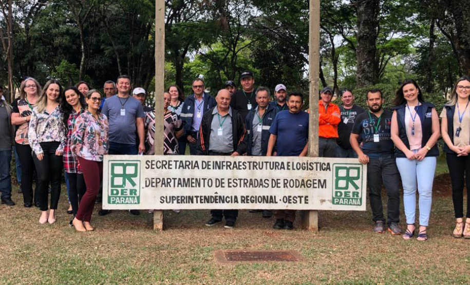 Servidores prestes a se aposentar no Departamento de Estradas de Rodagem (DER) tiveram a oportunidade nunca antes dada pela administração estadual. Eles e todos que trabalham nas unidades do Paraná participaram da primeira fase da implantação do Programa de Integração e Compliance, desenvolvido pela Controladoria-Geral do Estado, que consiste em entrevistas para mapeamento de riscos ao serviço público. Foto: Divulgação/CGE