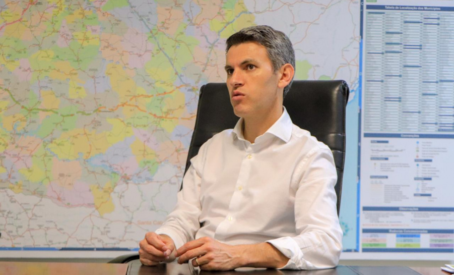 Segundo o presidente da Comec, Gilson Santos, o projeto, quando implementado, trará muito mais agilidade para a análise de processos de parcelamento do solo. “Hoje, apesar de poder realizar o protocolo de forma digital, as prefeituras precisam trazer os projetos de forma física até a Comec.  Foto: Divulgação/Comec