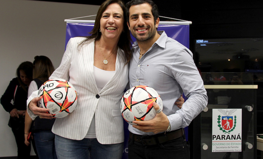 A etapa paranaense da Copa do Mundo dos Refugiados e Migrantes 2019 foi lançada oficialmente nesta sexta-feira (27), no Palácio das Araucárias, em Curitiba. O evento é promovido pela ONG África do Coração, com apoio institucional do Governo do Paraná, por meio da Secretaria da Justiça, Família e Trabalho; da Agência da ONU para Refugiados (Acnur) e da Organização Internacional para as Migrações (OIM).  Foto: Divulgação/SEJUF