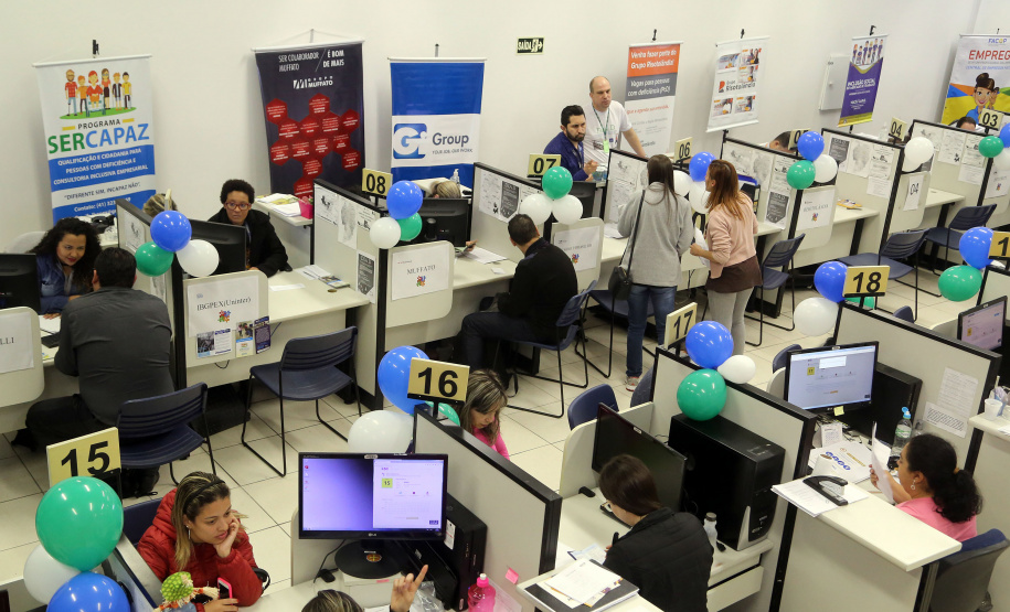 Agência do Trabalhador de Curitiba atende mais de mil pessoas com deficiência no Dia D. Foto: Gilson Abreu/AEN