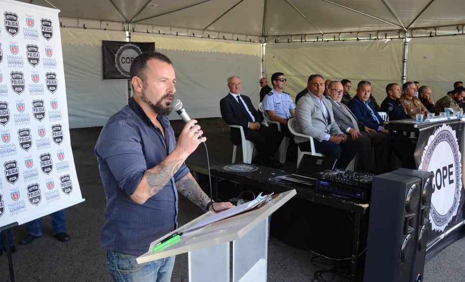 A Polícia Civil do Paraná promoveu uma solenidade de encerramento do 6º Curso de Operações Policiais, nesta sexta-feira (27), nas dependências do Centro de Operações Policiais Especiais. O curso destinado a agentes de segurança pública teve início no dia 2 de setembro com uma turma de 26 alunos. Apenas 15 chegaram ao fim e se formaram, entre eles duas mulheres. Foto: Divulgação/Polícia Civil
