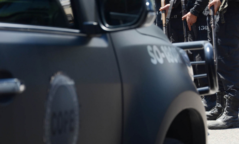 A Polícia Civil do Paraná promoveu uma solenidade de encerramento do 6º Curso de Operações Policiais, nesta sexta-feira (27), nas dependências do Centro de Operações Policiais Especiais. O curso destinado a agentes de segurança pública teve início no dia 2 de setembro com uma turma de 26 alunos. Apenas 15 chegaram ao fim e se formaram, entre eles duas mulheres. Foto: Divulgação/Polícia Civil
