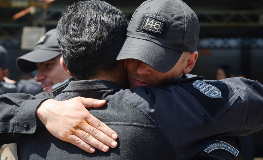 A Polícia Civil do Paraná promoveu uma solenidade de encerramento do 6º Curso de Operações Policiais, nesta sexta-feira (27), nas dependências do Centro de Operações Policiais Especiais. O curso destinado a agentes de segurança pública teve início no dia 2 de setembro com uma turma de 26 alunos. Apenas 15 chegaram ao fim e se formaram, entre eles duas mulheres. Foto: Divulgação/Polícia Civil