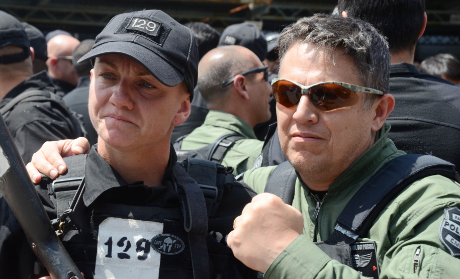 A Polícia Civil do Paraná promoveu uma solenidade de encerramento do 6º Curso de Operações Policiais, nesta sexta-feira (27), nas dependências do Centro de Operações Policiais Especiais. O curso destinado a agentes de segurança pública teve início no dia 2 de setembro com uma turma de 26 alunos. Apenas 15 chegaram ao fim e se formaram, entre eles duas mulheres. Foto: Divulgação/Polícia Civil