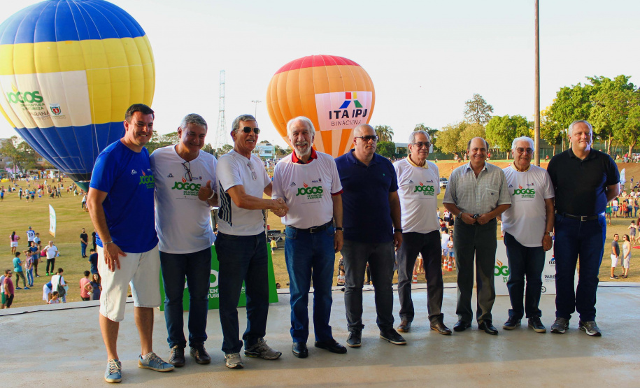 Foz do Iguaçu, no Oeste do Paraná, foi palco do espetáculo de música, luzes e cores neste sábado (28) durante a abertura oficial da 3ª etapa dos Jogos de Aventura e Natureza, que acontece até o próximo fim de semana na região dos municípios lindeiros. Cerca de 10 mil pessoas participaram. Foto: Beto Pacheco