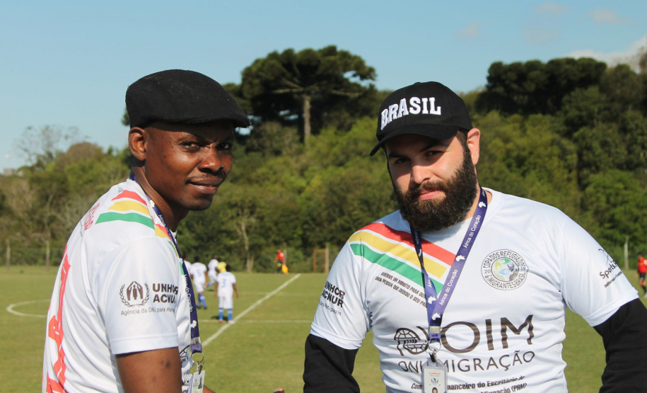 Depois de dois dias de disputas, a seleção da Colômbia sagrou-se a campeã da etapa paranaense da Copa dos Refugiados e Migrantes 2019. Na final, realizada neste domingo (29), no estádio do Pinhão, de São José dos Pinhais, os colombianos venceram o time da Argentina nos pênaltis, após empate por 1 a 1, e representarão o Paraná e seu país de origem na etapa final no Maracanã (Rio de Janeiro), com os vencedores de cada estado. Foto: Divulgação/SEJUF