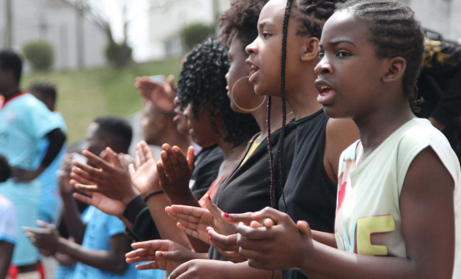 Depois de dois dias de disputas, a seleção da Colômbia sagrou-se a campeã da etapa paranaense da Copa dos Refugiados e Migrantes 2019. Na final, realizada neste domingo (29), no estádio do Pinhão, de São José dos Pinhais, os colombianos venceram o time da Argentina nos pênaltis, após empate por 1 a 1, e representarão o Paraná e seu país de origem na etapa final no Maracanã (Rio de Janeiro), com os vencedores de cada estado. Foto: Divulgação/SEJUF