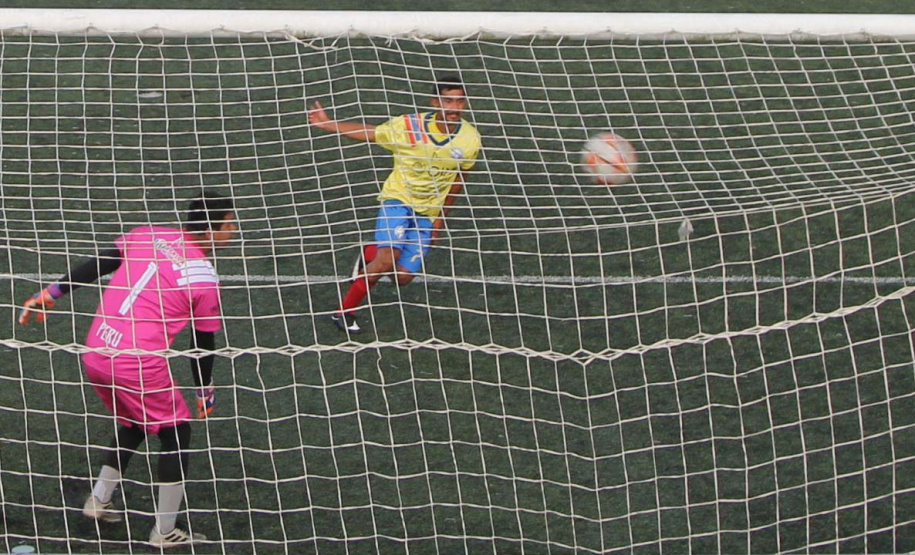 Depois de dois dias de disputas, a seleção da Colômbia sagrou-se a campeã da etapa paranaense da Copa dos Refugiados e Migrantes 2019. Na final, realizada neste domingo (29), no estádio do Pinhão, de São José dos Pinhais, os colombianos venceram o time da Argentina nos pênaltis, após empate por 1 a 1, e representarão o Paraná e seu país de origem na etapa final no Maracanã (Rio de Janeiro), com os vencedores de cada estado. Foto: Divulgação/SEJUF