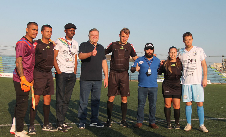 Depois de dois dias de disputas, a seleção da Colômbia sagrou-se a campeã da etapa paranaense da Copa dos Refugiados e Migrantes 2019. Na final, realizada neste domingo (29), no estádio do Pinhão, de São José dos Pinhais, os colombianos venceram o time da Argentina nos pênaltis, após empate por 1 a 1, e representarão o Paraná e seu país de origem na etapa final no Maracanã (Rio de Janeiro), com os vencedores de cada estado. Foto: Divulgação/SEJUF