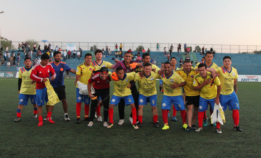 Depois de dois dias de disputas, a seleção da Colômbia sagrou-se a campeã da etapa paranaense da Copa dos Refugiados e Migrantes 2019. Na final, realizada neste domingo (29), no estádio do Pinhão, de São José dos Pinhais, os colombianos venceram o time da Argentina nos pênaltis, após empate por 1 a 1, e representarão o Paraná e seu país de origem na etapa final no Maracanã (Rio de Janeiro), com os vencedores de cada estado. Foto: Divulgação/SEJUF