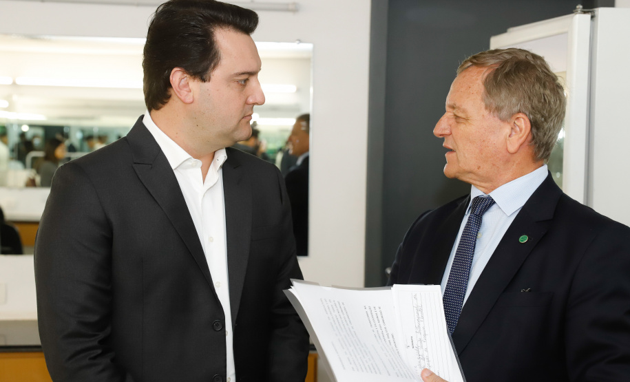 O governador Carlos Massa Ratinho Junior participou nesta segunda-feira (30), em Curitiba, da abertura do Congresso Mundial da União Internacional de Organizações de Pesquisa Florestal (IUFRO, da sigla em inglês). Esta é a 25ª edição do evento e a primeira vez que acontece na América Latina, reunindo cerca de 3,2 mil pesquisadores, de 114 países.