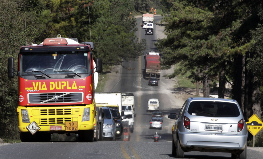 As obras de duplicação da PR-092, a Rodovia dos Minérios, vão começar na primeira quinzena de outubro. Serão investidos R$ 90,6 milhões para construir novas pistas, vias marginais, pontes, viadutos, passarela, calçadas e ciclovias no trecho entre Curitiba e Almirante Tamandaré, em uma extensão de 4,74 quilômetros.Foto: Arnaldo Alves /AEN