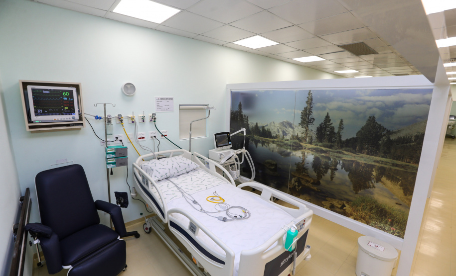 O governador Carlos Massa Ratinho Junior inaugura nesta terça-feira (01), novos leitos de UTI do Hospital de Reabilitação Ana Carolina Moura Xavier, de Curitiba. O espaço, que estava fechado há dez anos. 01/10/2019 - Foto: Geraldo Bubniak/AEN