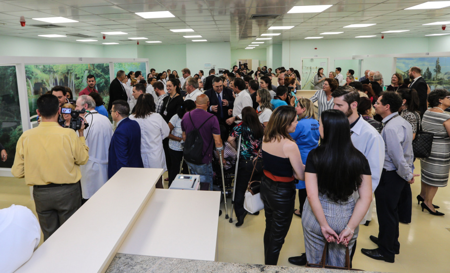 O governador Carlos Massa Ratinho Junior inaugura nesta terça-feira (01), novos leitos de UTI do Hospital de Reabilitação Ana Carolina Moura Xavier, de Curitiba. O espaço, que estava fechado há dez anos. 01/10/2019 - Foto: Geraldo Bubniak/AEN