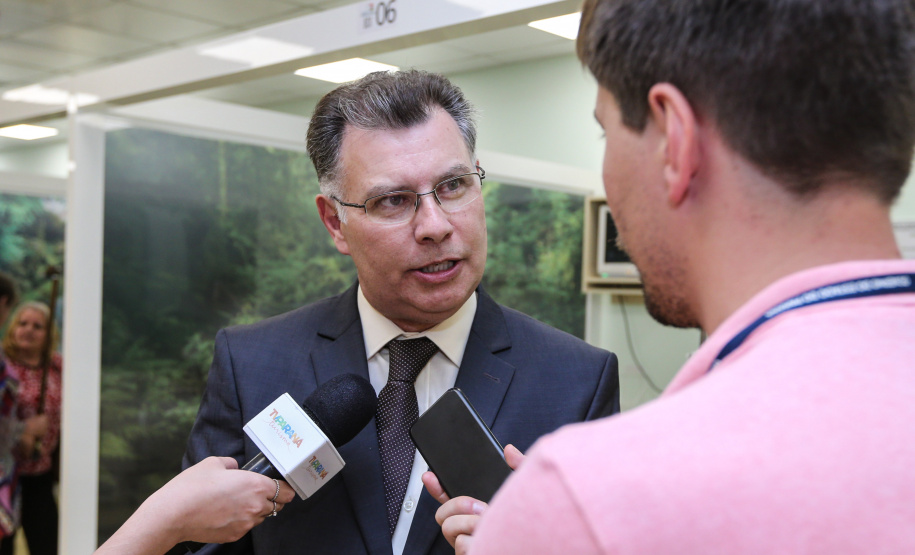 O governador Carlos Massa Ratinho Junior inaugura nesta terça-feira (01), novos leitos de UTI do Hospital de Reabilitação Ana Carolina Moura Xavier, de Curitiba. O espaço, que estava fechado há dez anos. Na foto o Direção Geral - Dr. Geci Labres de Souza Júnior.
01/10/2019 - Foto: Geraldo Bubniak/AEN