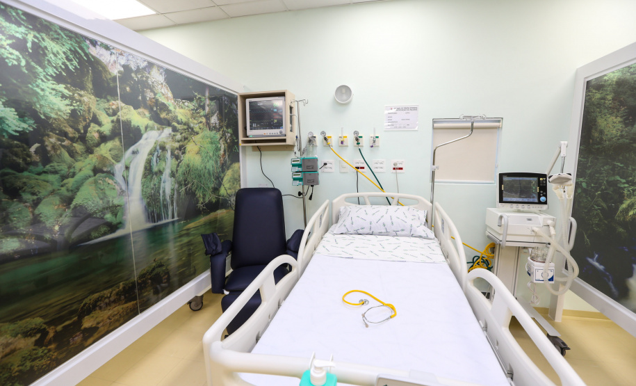 O governador Carlos Massa Ratinho Junior inaugura nesta terça-feira (01), novos leitos de UTI do Hospital de Reabilitação Ana Carolina Moura Xavier, de Curitiba. O espaço, que estava fechado há dez anos. 01/10/2019 - Foto: Geraldo Bubniak/AEN