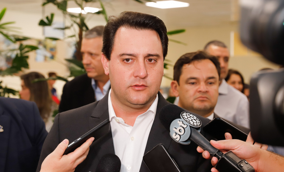 O Hospital de Reabilitação Ana Carolina Moura Xavier (CHR), de Curitiba, recebe dez novos leitos de Unidade de Terapia Intensiva (UTI). O espaço estava fechado há dez anos e foi inaugurado pelo governador Carlos Massa Ratinho Junior nesta terça-feira (1°). O investimento da Secretaria da Saúde na abertura da UTI é de R$ 1,5 milhão.