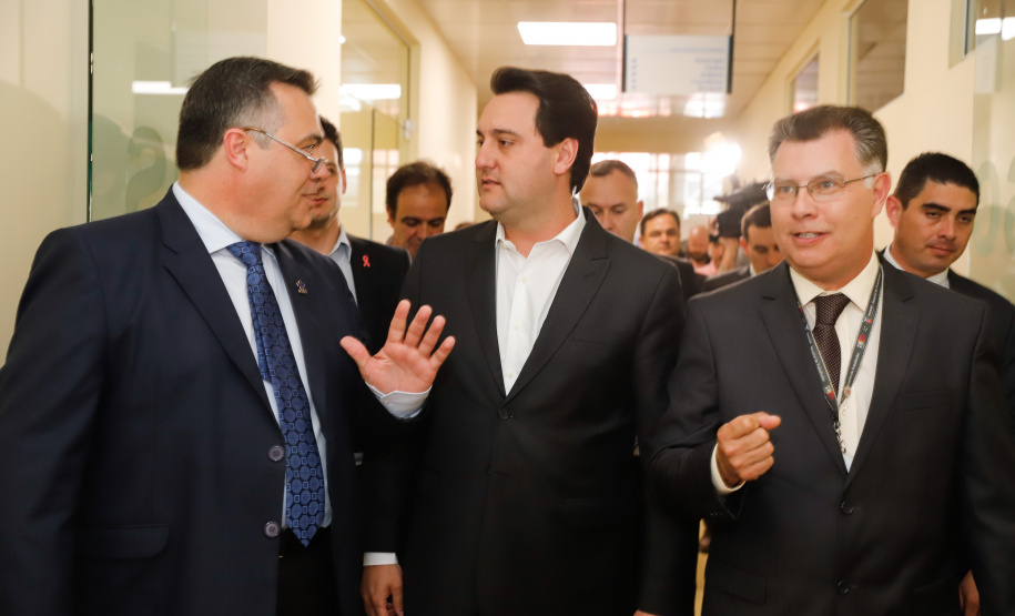 O Hospital de Reabilitação Ana Carolina Moura Xavier (CHR), de Curitiba, recebe dez novos leitos de Unidade de Terapia Intensiva (UTI). O espaço estava fechado há dez anos e foi inaugurado pelo governador Carlos Massa Ratinho Junior nesta terça-feira (1°). O investimento da Secretaria da Saúde na abertura da UTI é de R$ 1,5 milhão.