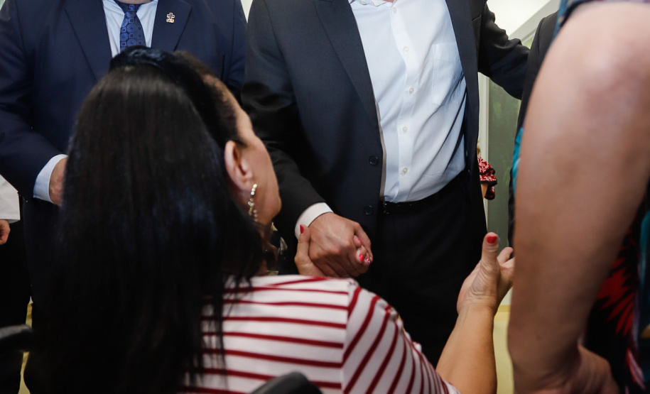 O Hospital de Reabilitação Ana Carolina Moura Xavier (CHR), de Curitiba, recebe dez novos leitos de Unidade de Terapia Intensiva (UTI). O espaço estava fechado há dez anos e foi inaugurado pelo governador Carlos Massa Ratinho Junior nesta terça-feira (1°). O investimento da Secretaria da Saúde na abertura da UTI é de R$ 1,5 milhão.