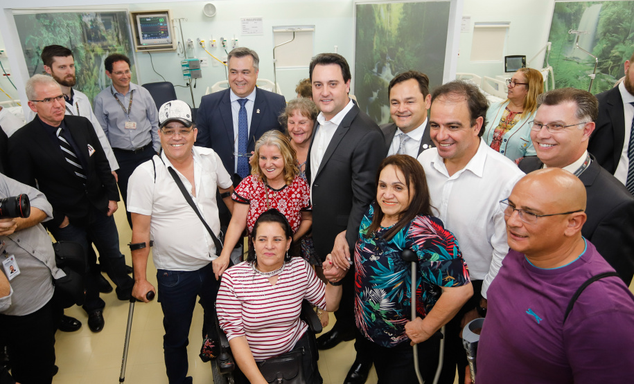 O Hospital de Reabilitação Ana Carolina Moura Xavier (CHR), de Curitiba, recebe dez novos leitos de Unidade de Terapia Intensiva (UTI). O espaço estava fechado há dez anos e foi inaugurado pelo governador Carlos Massa Ratinho Junior nesta terça-feira (1°). O investimento da Secretaria da Saúde na abertura da UTI é de R$ 1,5 milhão.