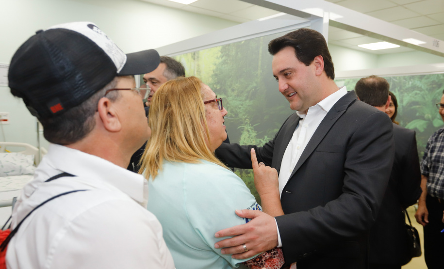 O Hospital de Reabilitação Ana Carolina Moura Xavier (CHR), de Curitiba, recebe dez novos leitos de Unidade de Terapia Intensiva (UTI). O espaço estava fechado há dez anos e foi inaugurado pelo governador Carlos Massa Ratinho Junior nesta terça-feira (1°). O investimento da Secretaria da Saúde na abertura da UTI é de R$ 1,5 milhão.