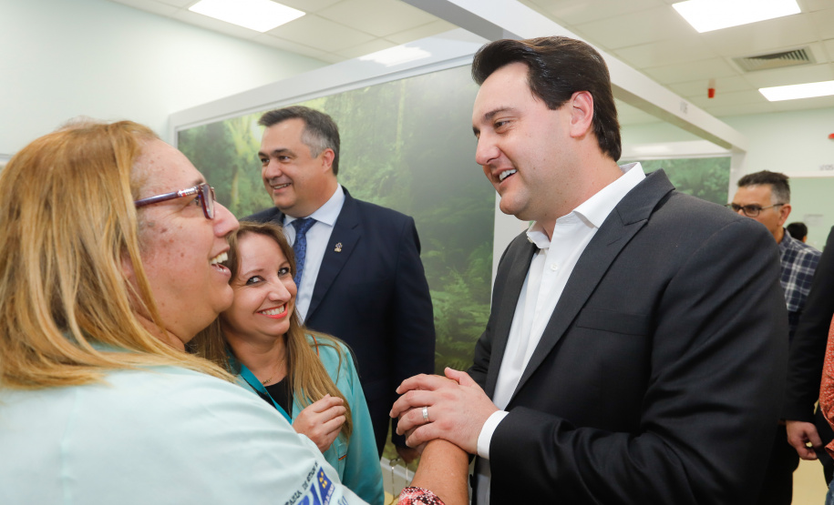 O Hospital de Reabilitação Ana Carolina Moura Xavier (CHR), de Curitiba, recebe dez novos leitos de Unidade de Terapia Intensiva (UTI). O espaço estava fechado há dez anos e foi inaugurado pelo governador Carlos Massa Ratinho Junior nesta terça-feira (1°). O investimento da Secretaria da Saúde na abertura da UTI é de R$ 1,5 milhão.
