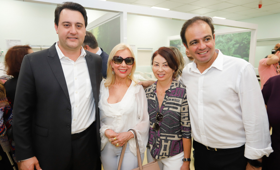 O Hospital de Reabilitação Ana Carolina Moura Xavier (CHR), de Curitiba, recebe dez novos leitos de Unidade de Terapia Intensiva (UTI). O espaço estava fechado há dez anos e foi inaugurado pelo governador Carlos Massa Ratinho Junior nesta terça-feira (1°). O investimento da Secretaria da Saúde na abertura da UTI é de R$ 1,5 milhão.