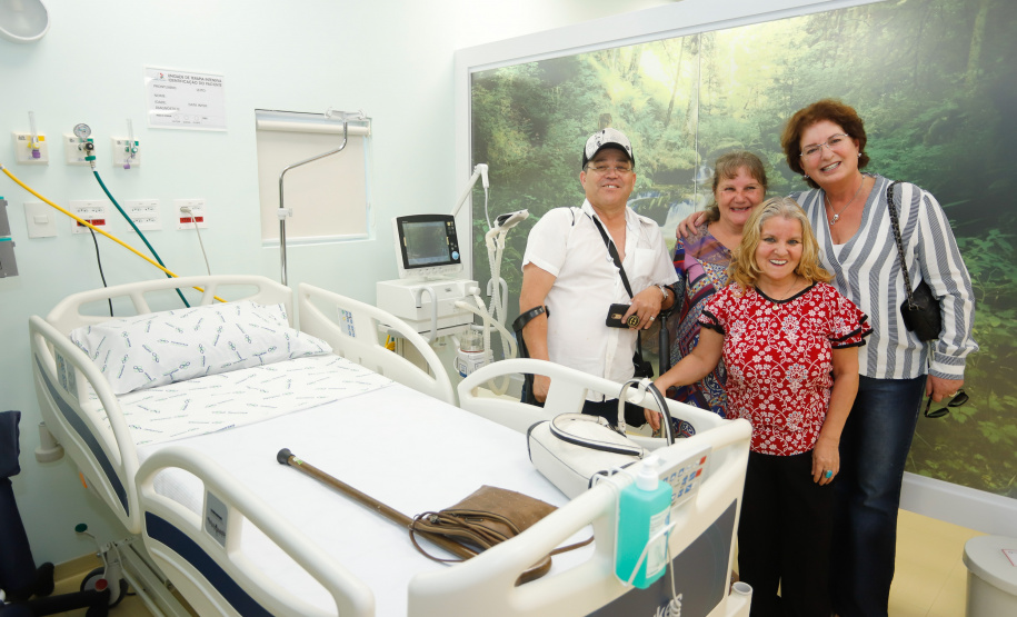 O Hospital de Reabilitação Ana Carolina Moura Xavier (CHR), de Curitiba, recebe dez novos leitos de Unidade de Terapia Intensiva (UTI). O espaço estava fechado há dez anos e foi inaugurado pelo governador Carlos Massa Ratinho Junior nesta terça-feira (1°). O investimento da Secretaria da Saúde na abertura da UTI é de R$ 1,5 milhão.