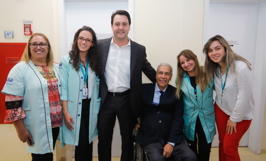 O Hospital de Reabilitação Ana Carolina Moura Xavier (CHR), de Curitiba, recebe dez novos leitos de Unidade de Terapia Intensiva (UTI). O espaço estava fechado há dez anos e foi inaugurado pelo governador Carlos Massa Ratinho Junior nesta terça-feira (1°). O investimento da Secretaria da Saúde na abertura da UTI é de R$ 1,5 milhão.