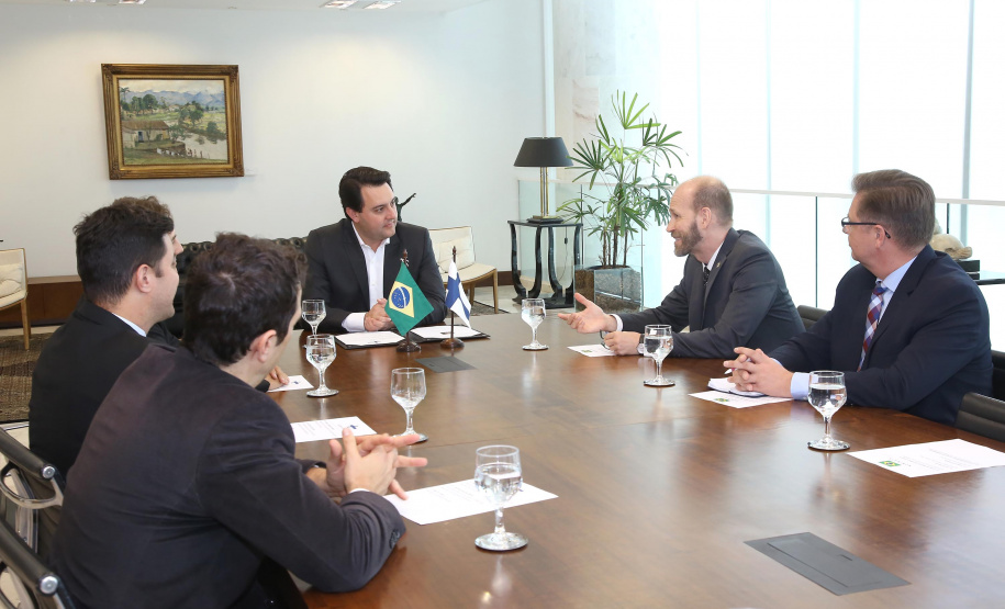 Governador Carlos Massa Ratinho Junior recebe o embaixador da Finlândia, Jouko Leinonen. Curitiba,01/10/2019 Foto:Jaelson Lucas / AEN
