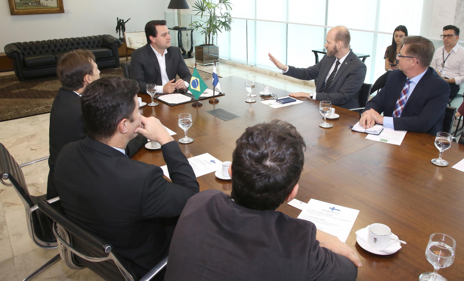 Governador Carlos Massa Ratinho Junior recebe o embaixador da Finlândia, Jouko Leinonen. Curitiba,01/10/2019 Foto:Jaelson Lucas / AEN