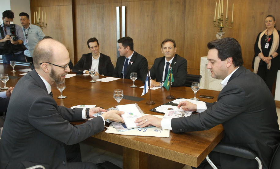 Governador Carlos Massa Ratinho Junior recebe o embaixador da Finlândia, Jouko Leinonen. Curitiba,01/10/2019 Foto:Jaelson Lucas / AEN