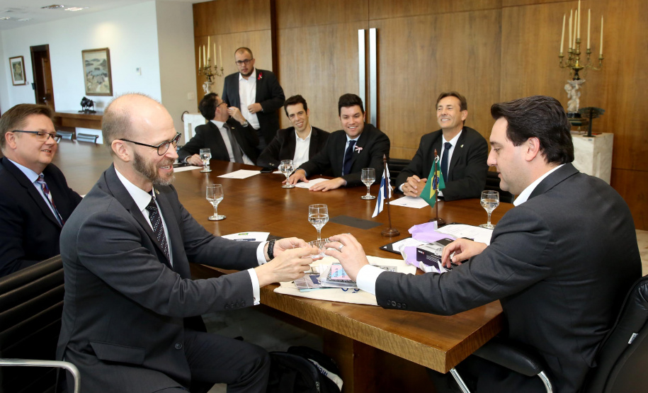 Governador Carlos Massa Ratinho Junior recebe o embaixador da Finlândia, Jouko Leinonen. Curitiba,01/10/2019 Foto:Jaelson Lucas / AEN